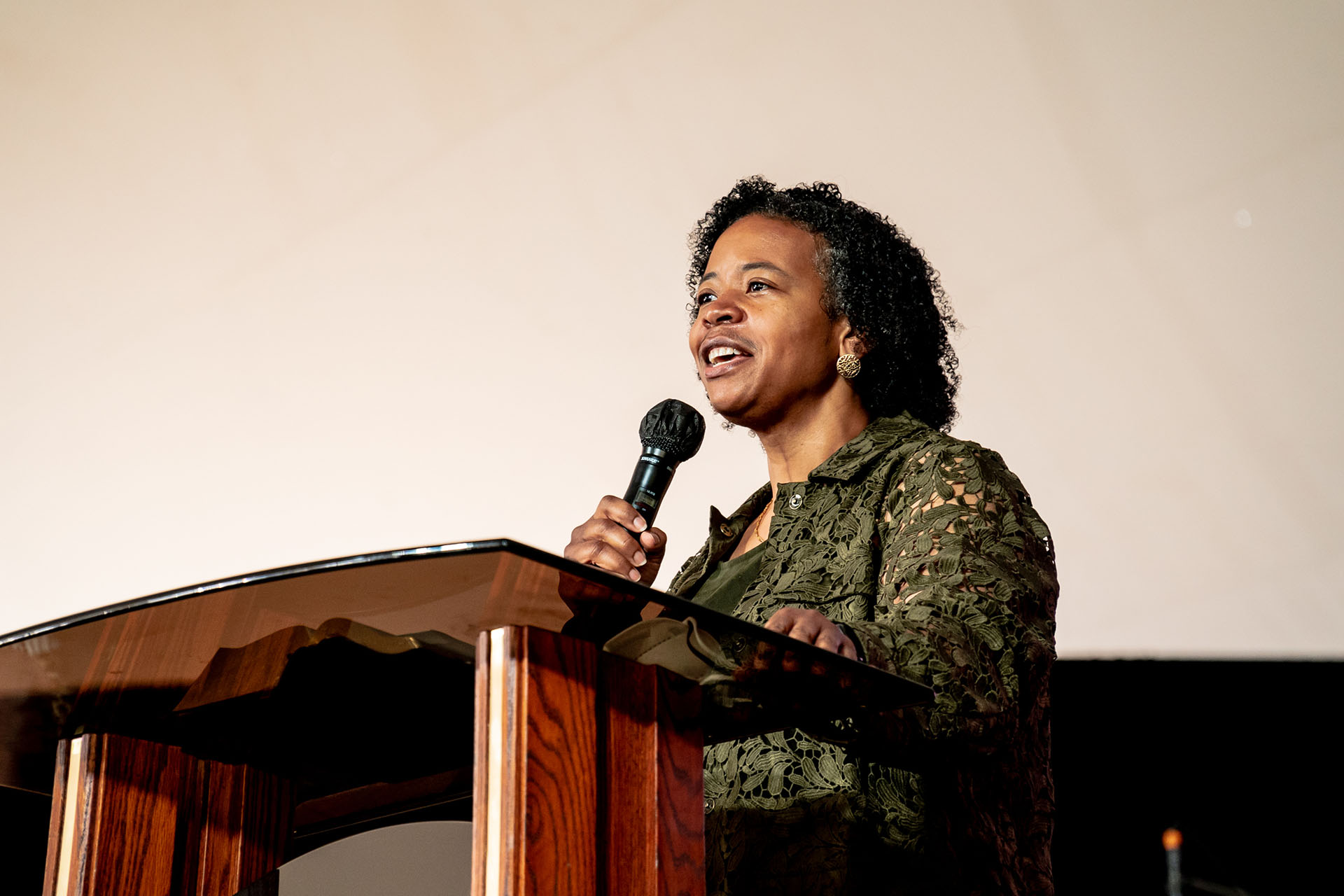 Speaking at Event | Dawn Mann Sanders | Christian Author and Motivational Speaker | Biblical Relationship Advice