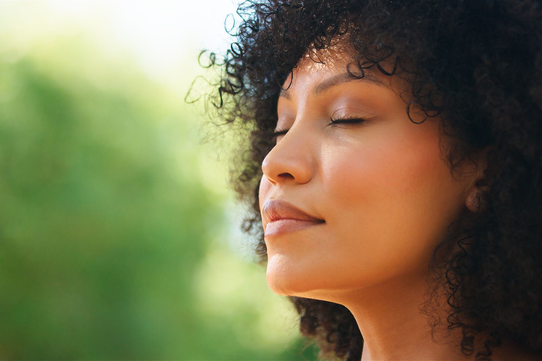 woman-meditating-outdoors-with-eyes-closed-in-a-na-2026-01-05-06-30-58-utc